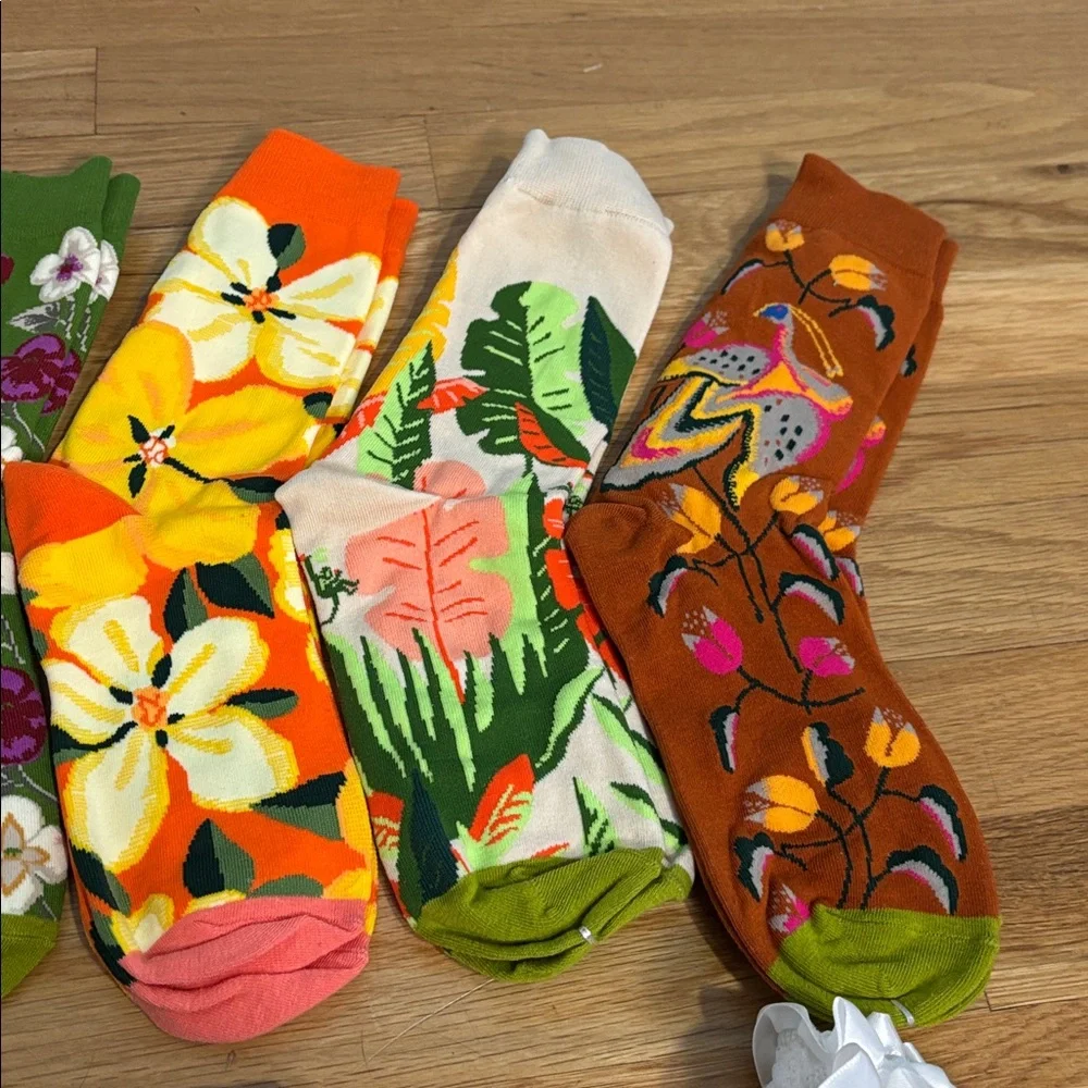 Brand New Socks Set of 8 Colorful Flower Black White